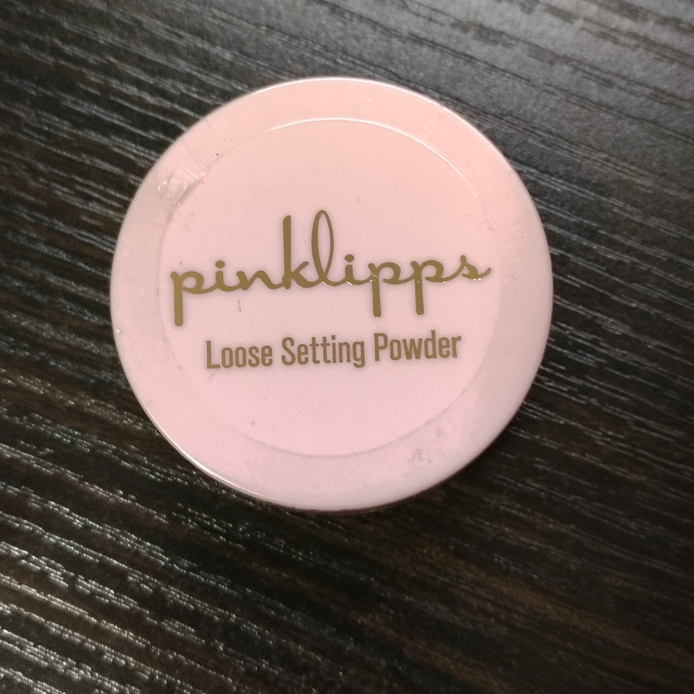 Loose Setting Powder - Picture 2 of 3